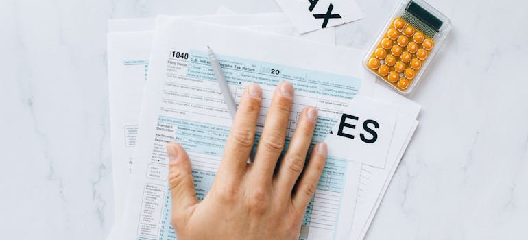 docs and calculator for handling finances in the UAE